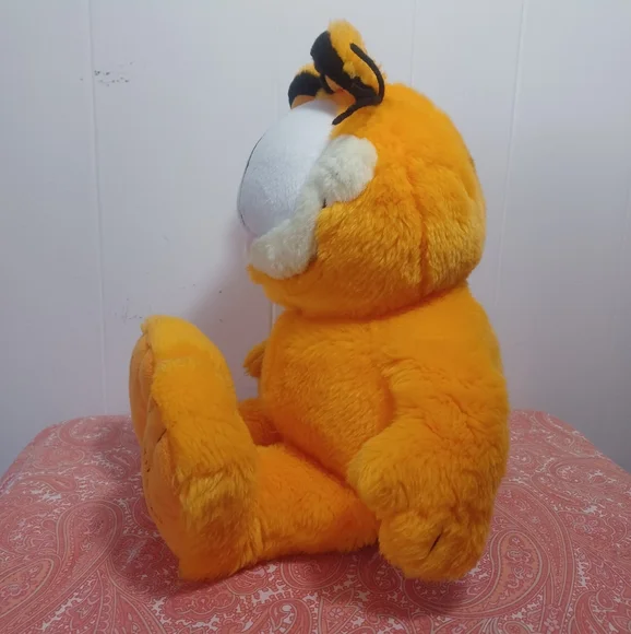 Garfield 25th Anniversary Limited Edition Plush - Picture 3 of 7